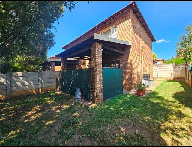 2 BEDROOM TOWNHOUSE FOR SALE IN ALLEN'S NEK